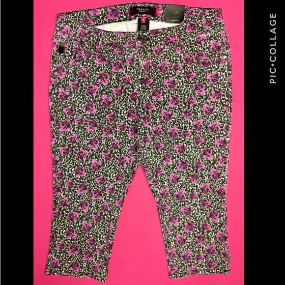 TORRID “Sophia” crop denim - Picture 2 of 5